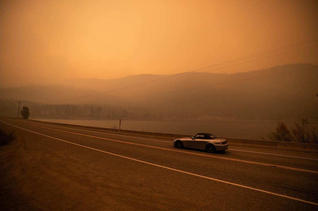 Thick smoke fills the air and nearly blocks out the sun, east of Kamloops, B.C., on Aug. 14, 2021. THE CANADIAN PRESS/Darryl Dyck