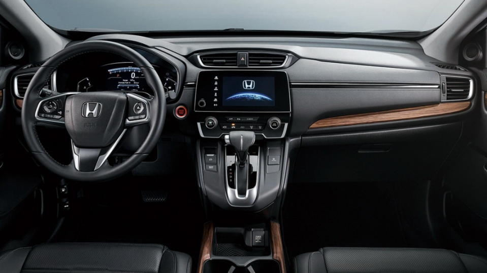 圖／2019 Honda CR-V 1.5 VTi-S把全彩TFT液晶儀錶與7吋觸控式音響主機合一，提升高科技感之餘，對於增進行車安全也有極大幫助。