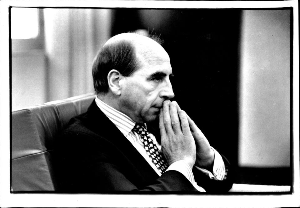 Black and white photo of Bernie Fraser, governor of the Reserve Bank 1989-1996