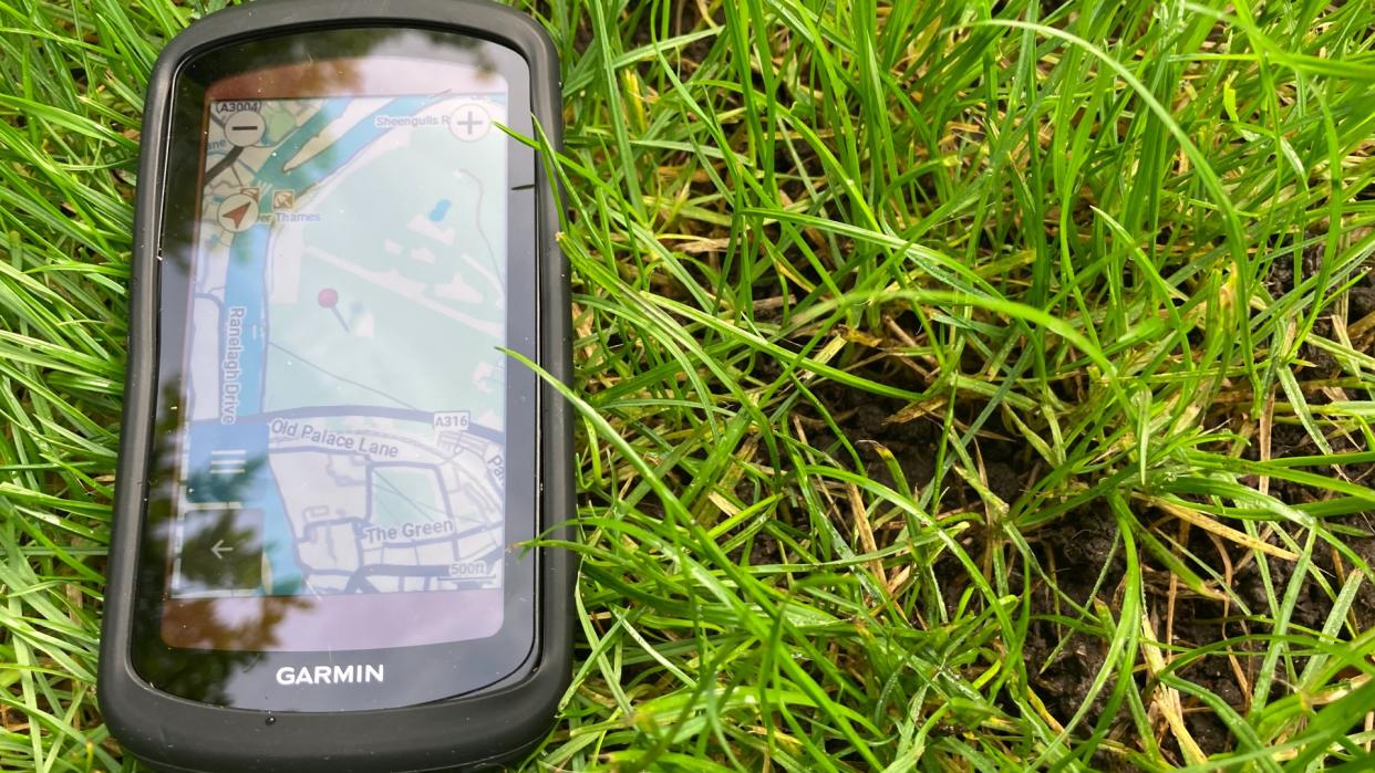  Garmin Edge 1040 Solar GPS cycling computer 