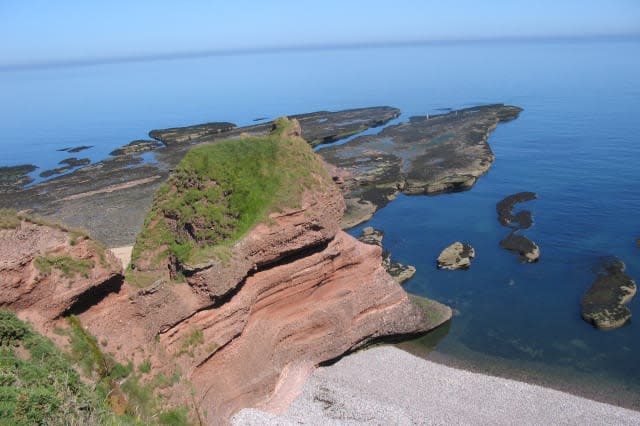 Search for man fallen from cliffs in Scotland