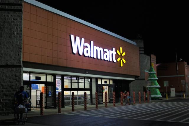 What It's Like to Shop at Walmart Discount Stores and Supercenters