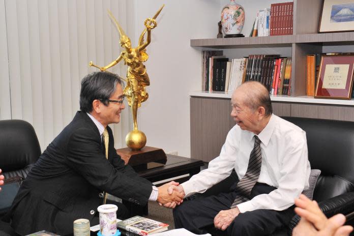 ▲日本國立東京藝術大學校長宮田亮平（左）與奇美博物館創辦人許文龍先生（右）合影。（圖／文化部提供）