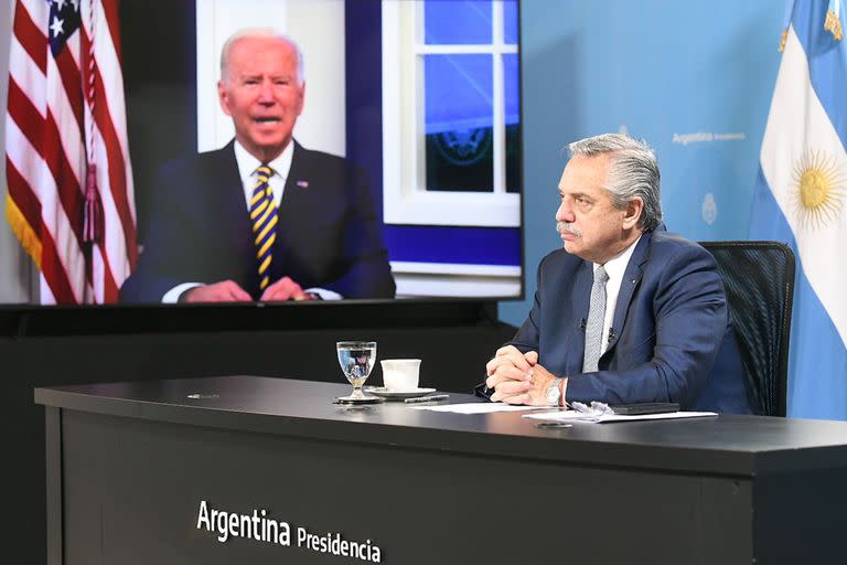 En su exposición en el Foro de Energía y Clima el mandatario argentino pidió una baja de tasas y más plazos ante el FMI