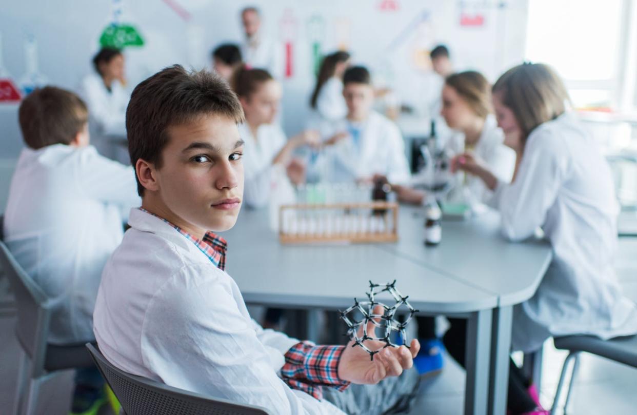 Many students attend high schools that don't offer physics. <a href="https://www.gettyimages.com/detail/photo/high-school-student-with-molecular-structure-on-a-royalty-free-image/528436312?phrase=quantum+information+science+student&adppopup=true" rel="nofollow noopener" target="_blank" data-ylk="slk:BraunS/E+ via Getty Images;elm:context_link;itc:0;sec:content-canvas" class="link ">BraunS/E+ via Getty Images</a>