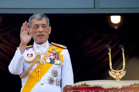 Thailand's newly crowned King Maha Vajiralongkorn is seen at the balcony of Suddhaisavarya Prasad Hall at the Grand Palace where he grants a public audience to receive the good wishes of the people in Bangkok, Thailand May 6, 2019.REUTERS/Soe Zeya Tun