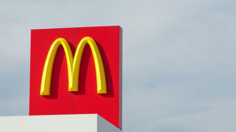 McDonald's M sign