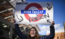 <p>Universitätsangestellte demonstrieren vor dem schottischen Parlament in Edinburgh gegen Änderungen im Rentensystem. (Bild: Jeff J Mitchell/Getty Images) </p>