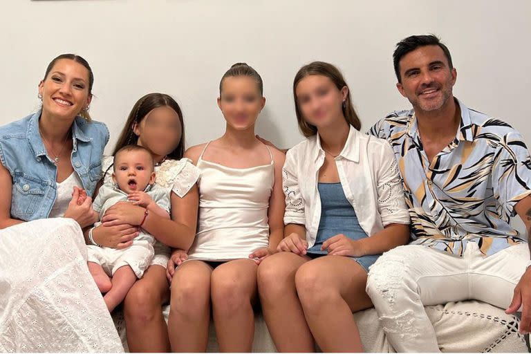 Mica Viciconte y Fabián Cubero formaron una gran familia ensamblada con su hijo Luca y las tres hijas del exdeportista, Sienna, Allegra e Indiana (Foto Instagram @fabiancuberooficial)