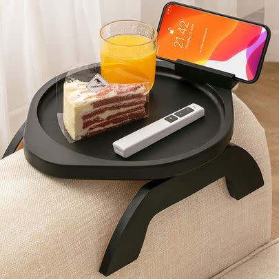 Unlock a new sofa upgrade with this sofa arm tray, which comes with a rotating phone holder