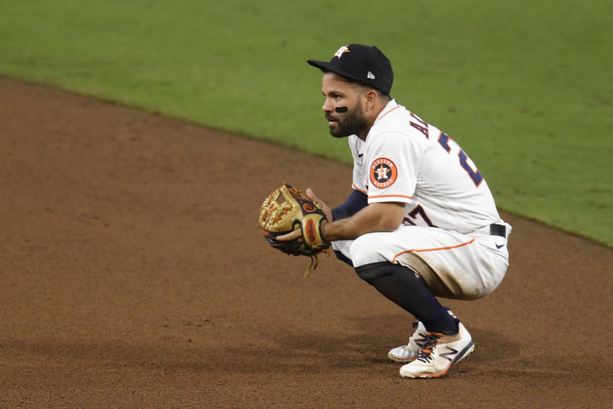 Houston Astros second baseman Jose Altuve reacts to his third throwing error during the ALCS. (Photo by Harry How/Getty Images)