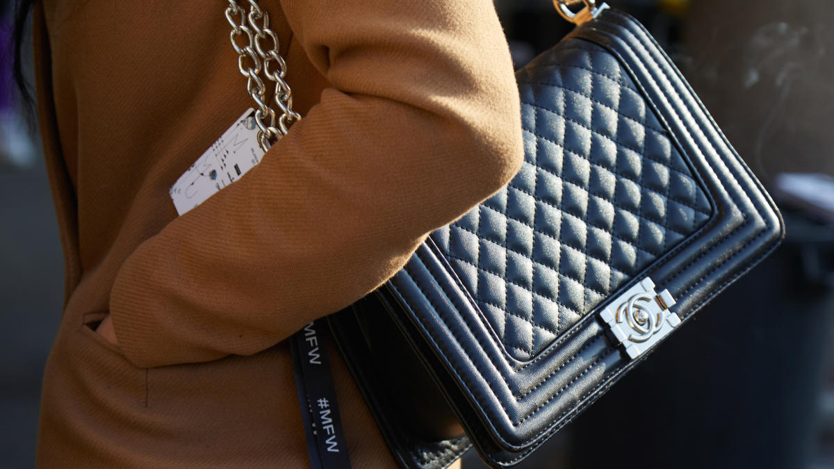 CHANEL VS LOUIS VUITTON CARD HOLDER, REVIEW, COMPARISON, WEAR & TEAR