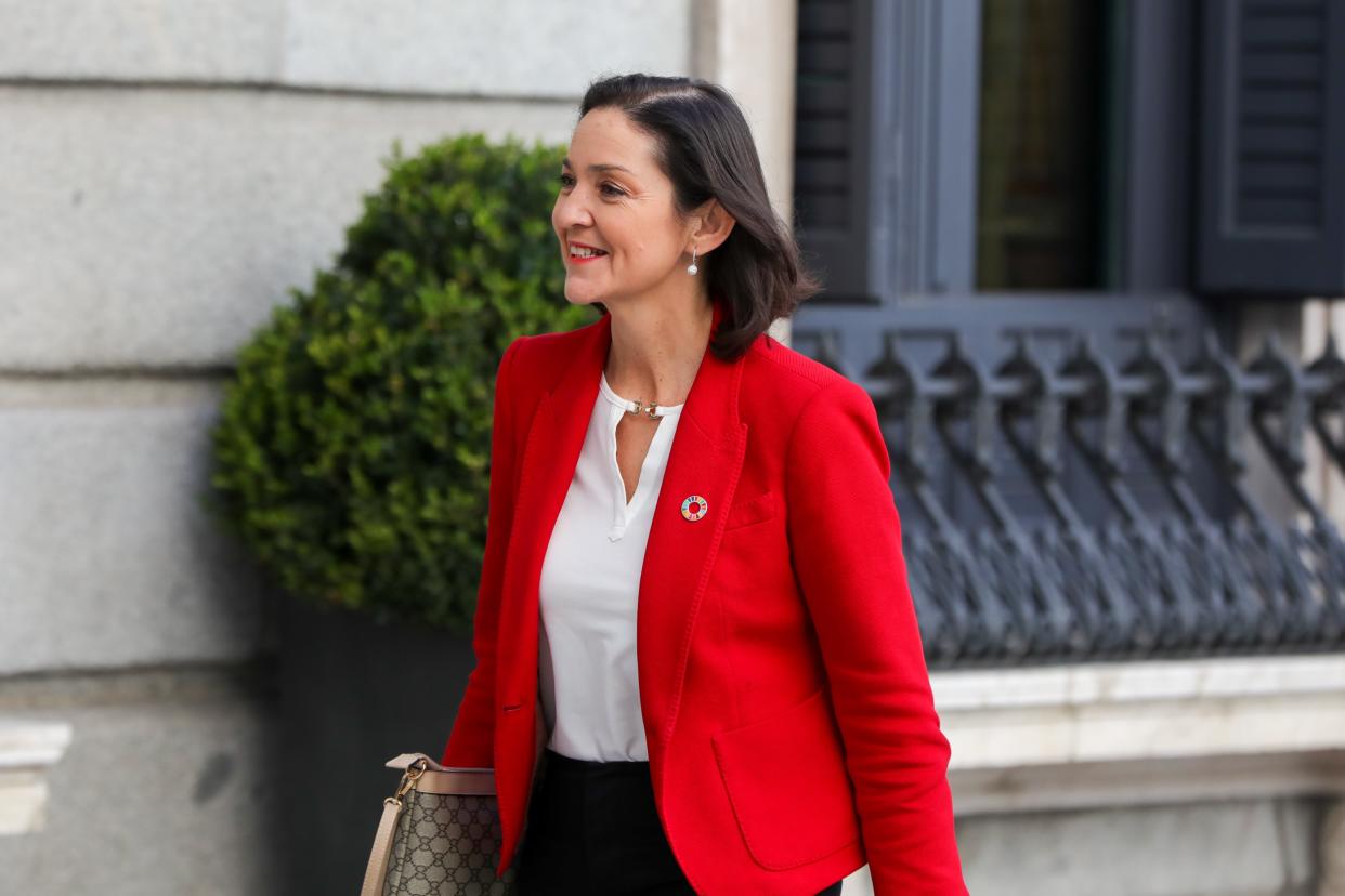 MADRID, SPAIN - JANUARY 07: Minister of Industry Maria Reyes Maroto is seen arriving to the Parliament for the second vote of the investiture of the socialist candidate for the presidency of the Government, Pedro Sanchez, in the 14th legislature on January 07, 2020 in Madrid, Spain. (Photo by Jesús Hellín/Europa Press via Getty Images)