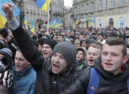 Students take part in a rally to support EU integration in western Ukrainian city of Lviv November 26, 2013. REUTERS/Marian Striltsiv