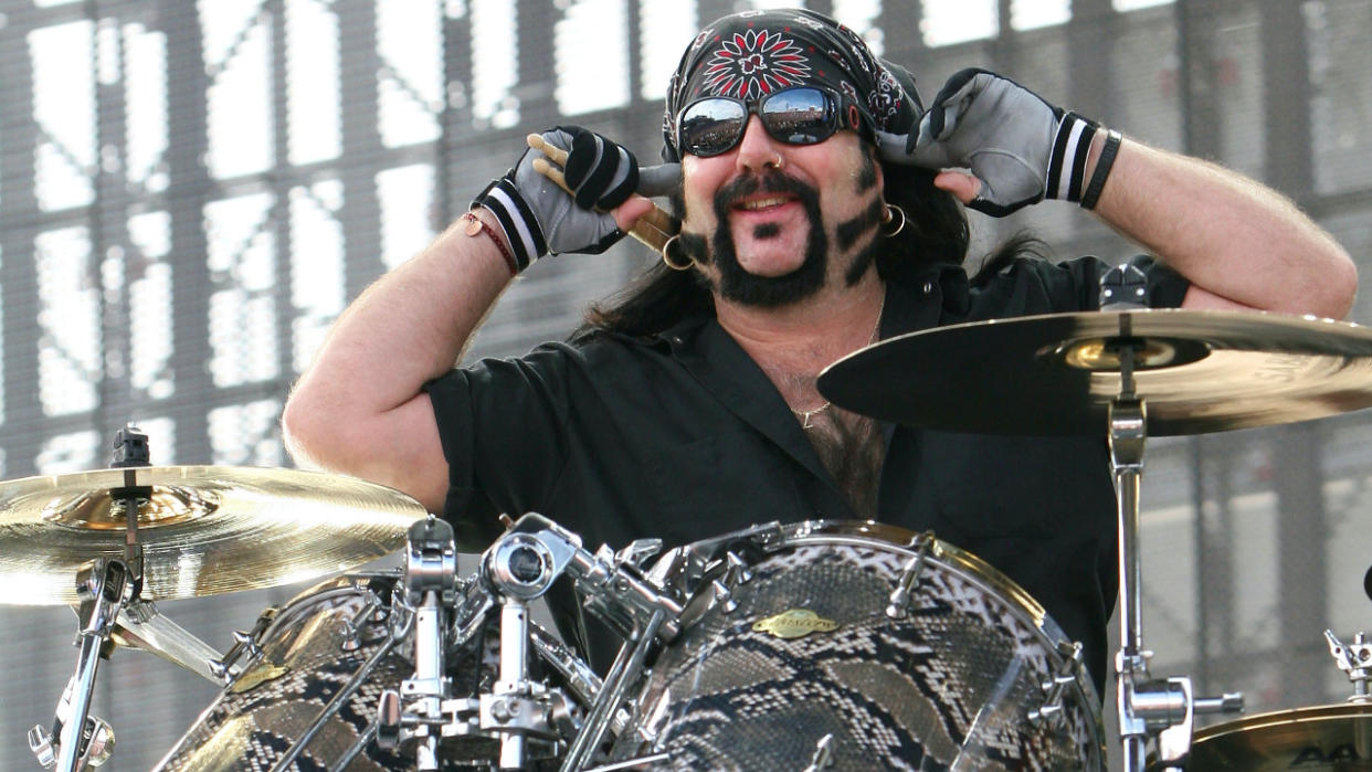  Vinnie Paul Abbott playing with Hell Yeah 