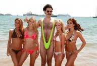 <p>Natürlich darf der berühmte neongrüne Mankini von Sacha Baron Cohen hier nicht fehlen. Was Frauen können, können Männer nämlich schon lange: Dort zu viel Stoff tragen, wo an anderen Stellen zu wenig ist. Sieht nur weitaus komischer aus. Und fühlt sich mit Sicherheit auch nicht sonderlich gut an. (Bild: ddp Images) </p>