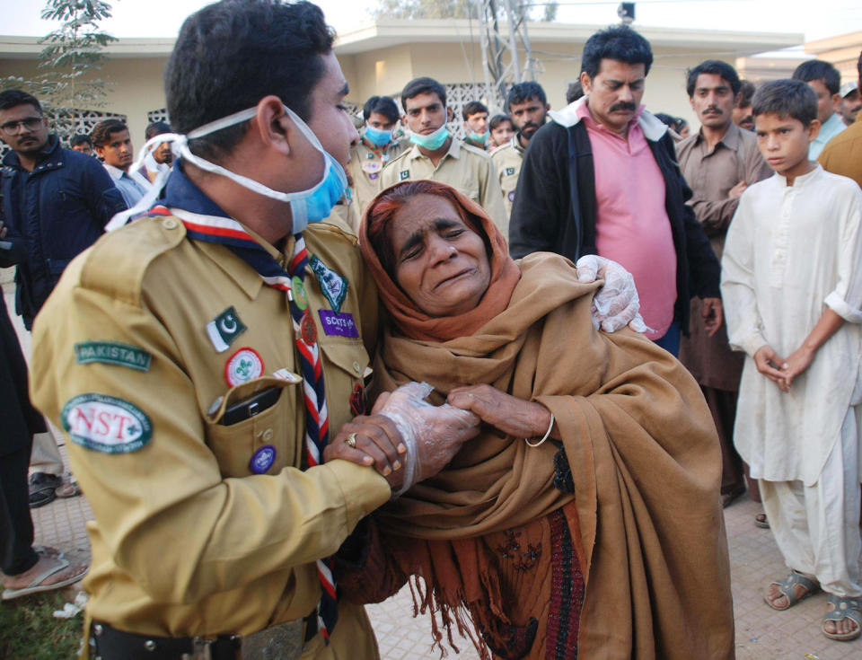 Suicide bombing at Pakistan shrine