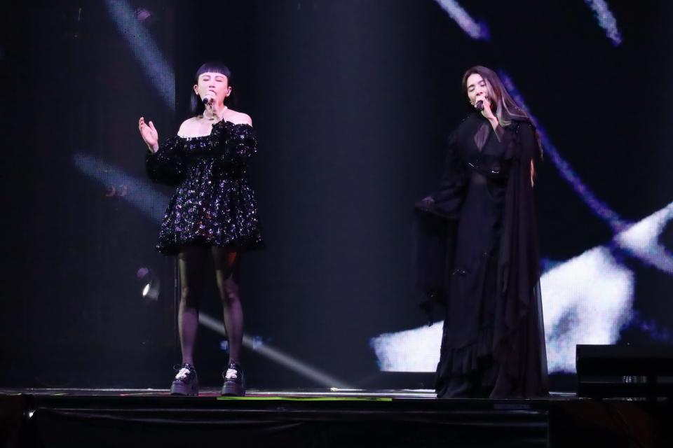 魏如萱（左）和田馥甄合唱彼此的歌曲。（圖／非凡娛樂）