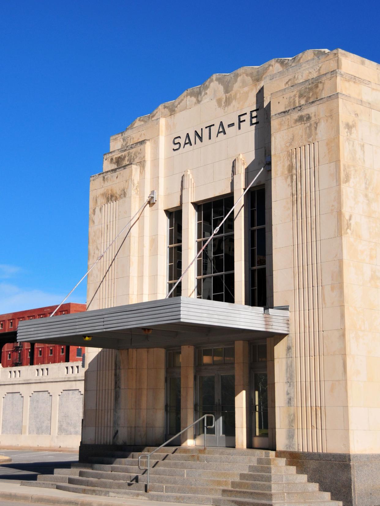 Oklahoma City, OK, USA: Santa Fé Depot-railway station-Art Deco building-South EK Gaylord Boulevard-photo by M. Torres