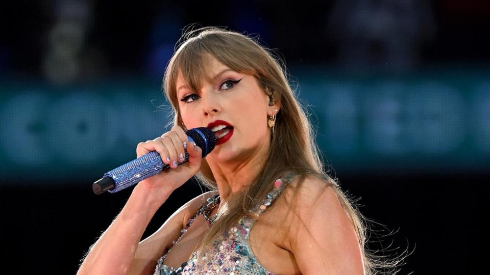 Taylor Swift brings out Ed Sheeran as special guest in 1st concert