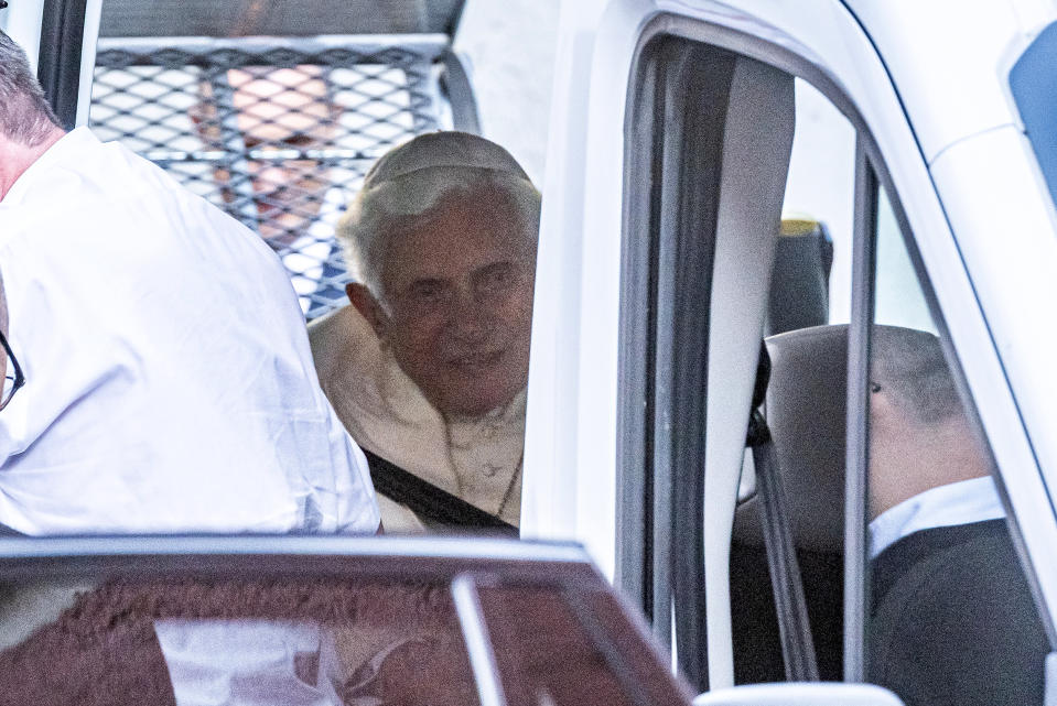 21 June 2020, Bavaria, Regensburg: The emeritus Pope Benedict XVI is sitting in a bus in front of his brother's house. The former Pope Benedict spent four days in his old home country. Twice a day he visited his 96 year old brother Georg Ratzinger. The stay is to end on Monday. (Best possible picture quality) Photo: Armin Weigel/dpa (Photo by Armin Weigel/picture alliance via Getty Images)