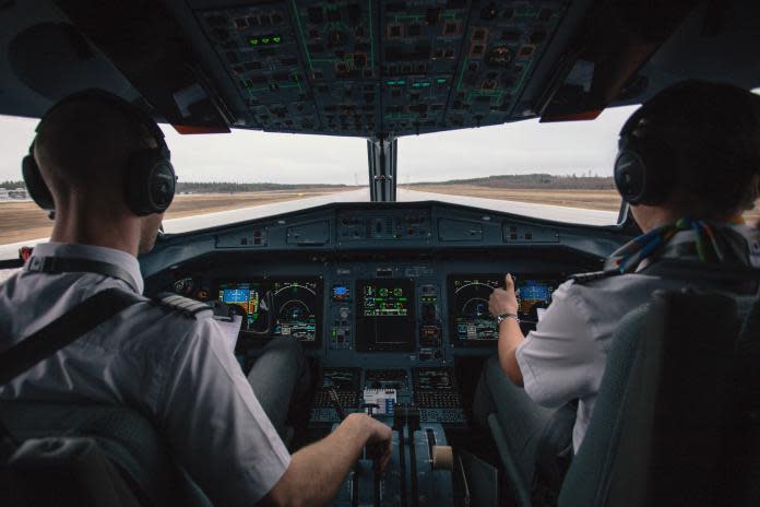 ▲西南航空一位機長透過機上廣播警告乘客「別再傳裸照」，否則就掉頭返航，所有人的假期都毀了。（示意圖／非當事人，取自 Unsplash ）