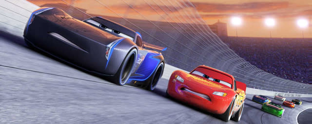 Dans Cars 3, Flash McQueen fait face à une nouvelle génération de bolides