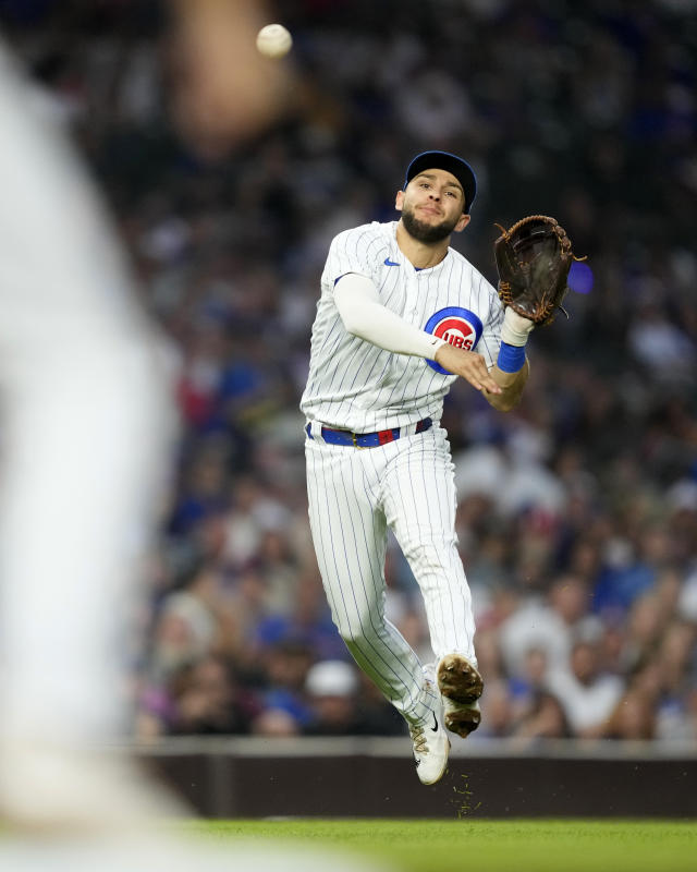 Kyle Schwarber homers on first pitch, Taijuan Walker wins 5th