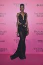 <p>The VS model's slinky sparkly gown dominated the pink carpet with the rose embroidery adding a nice touch. <i>[Photo: Getty]</i> </p>