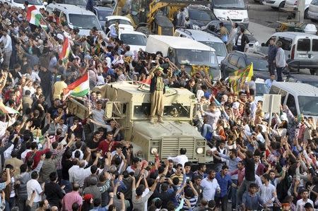 A convoy of peshmerga vehicles is escorted by Turkish Kurds on their way to the Turkish-Syrian border, in Kiziltepe near the southeastern city of Mardin October 29, 2014. REUTERS/Stringer