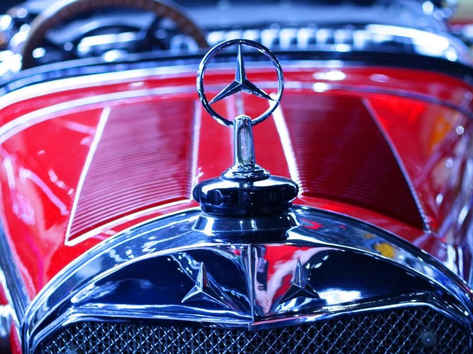 Ein Mercedes-Benz 36/220 von 1928, der nach der Fusion von Daimler und Benz im Jahr 1926 hergestellt wurde. - Copyright: Universal History Archive/Getty Images