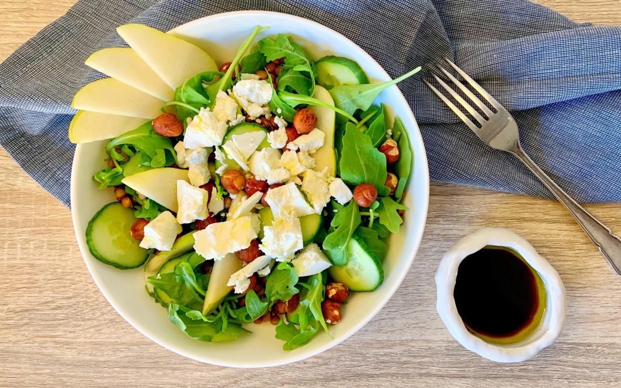 Pear and hazelnut salad