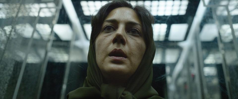 Sahra Amir Ebrahimi spielt in "Holy Spider" eine Journalistin, die einen Serienmörder in Mashhad verfolgt. In Cannes wurde Ebrahimi als beste Schauspielerin ausgezeichnet. (Bild: Alamode Film)