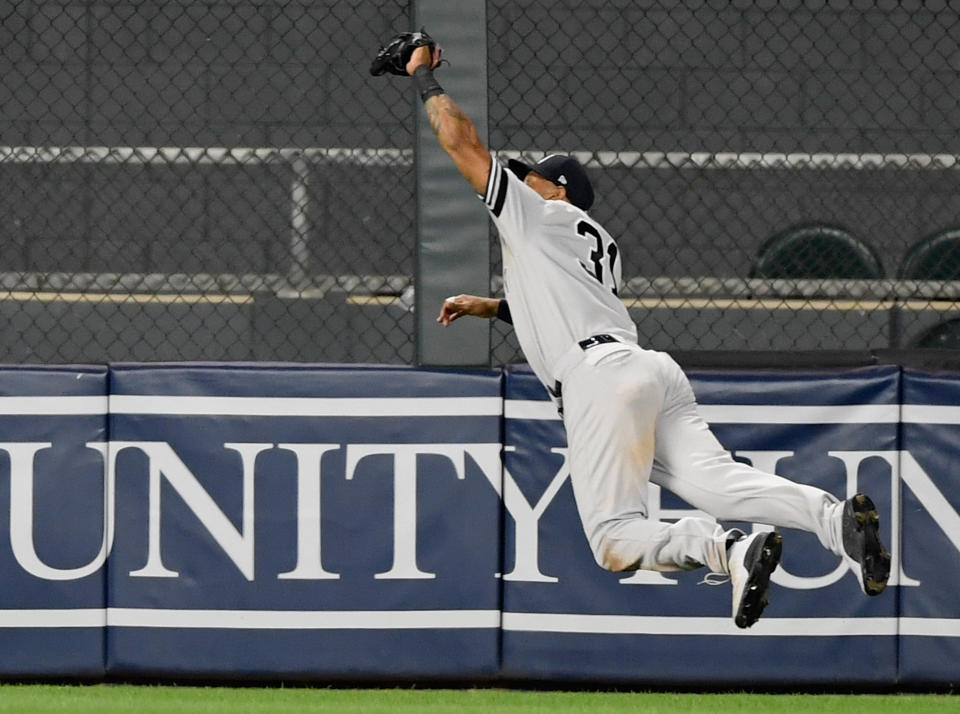 MINNEAPOLIS, MN - JULY 23: Aaron Hicks #31 of the New York Yankees makes a catch in center field of the ball hit by Max Kepler #26 of the Minnesota Twins during the tenth inning to end the game on July 23, 2019 at Target Field in Minneapolis, Minnesota. The Yankees defeated the Twins 14-12 in ten innings (Photo by Hannah Foslien/Getty Images)