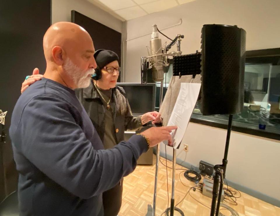 Gilda Mirós y Anthony González durante la grabación de “Poética”.