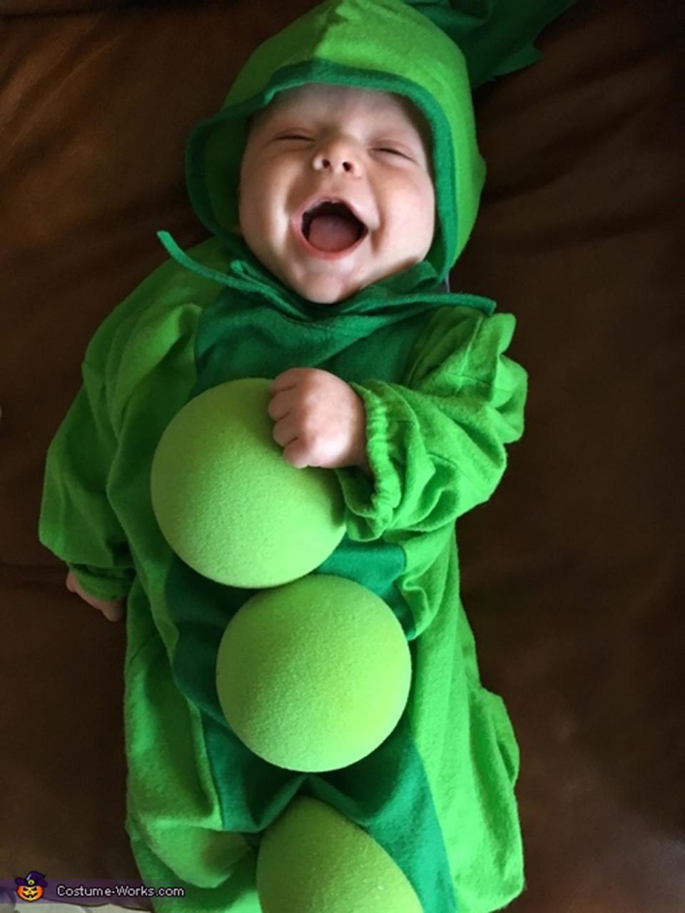 Via <a href="http://www.costume-works.com/costumes_for_babies/peapod-baby.html" target="_blank">Costume Works</a>