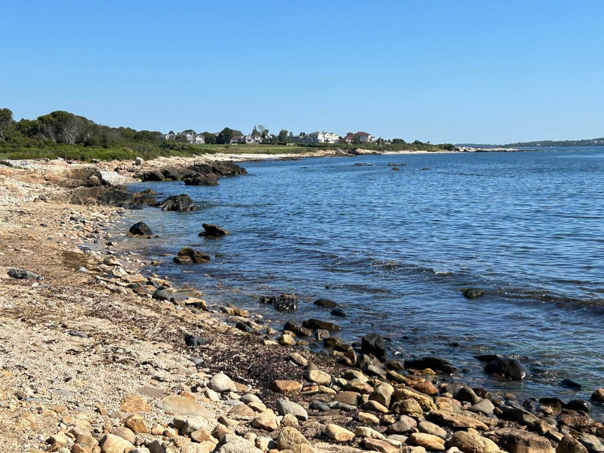 Whale Rock Preserve a un lien tragique avec l’ouragan de 1938. C’est maintenant une randonnée côtière spectaculaire