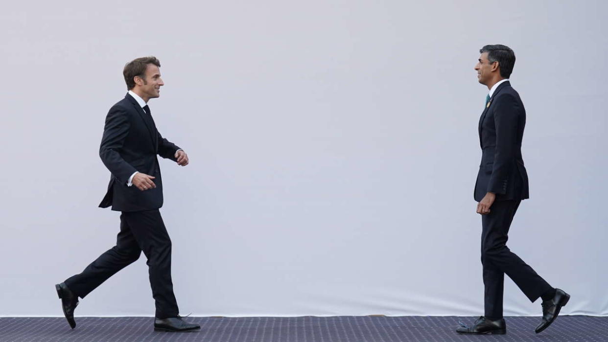 Rishi Sunak  et Emmanuel Macron, lors de la COP27 en Égypte le 7 novembre 2022.