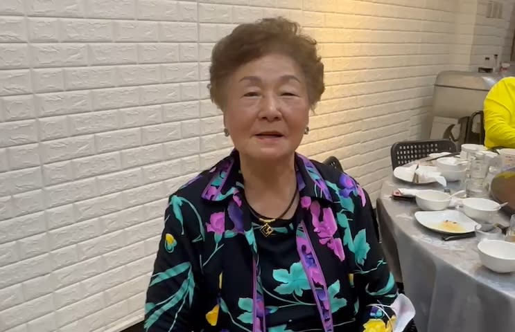 快新聞／半導體巨頭私廚會！黃仁勳超親民合照　83歲阿嬤嗨翻：我是他粉絲