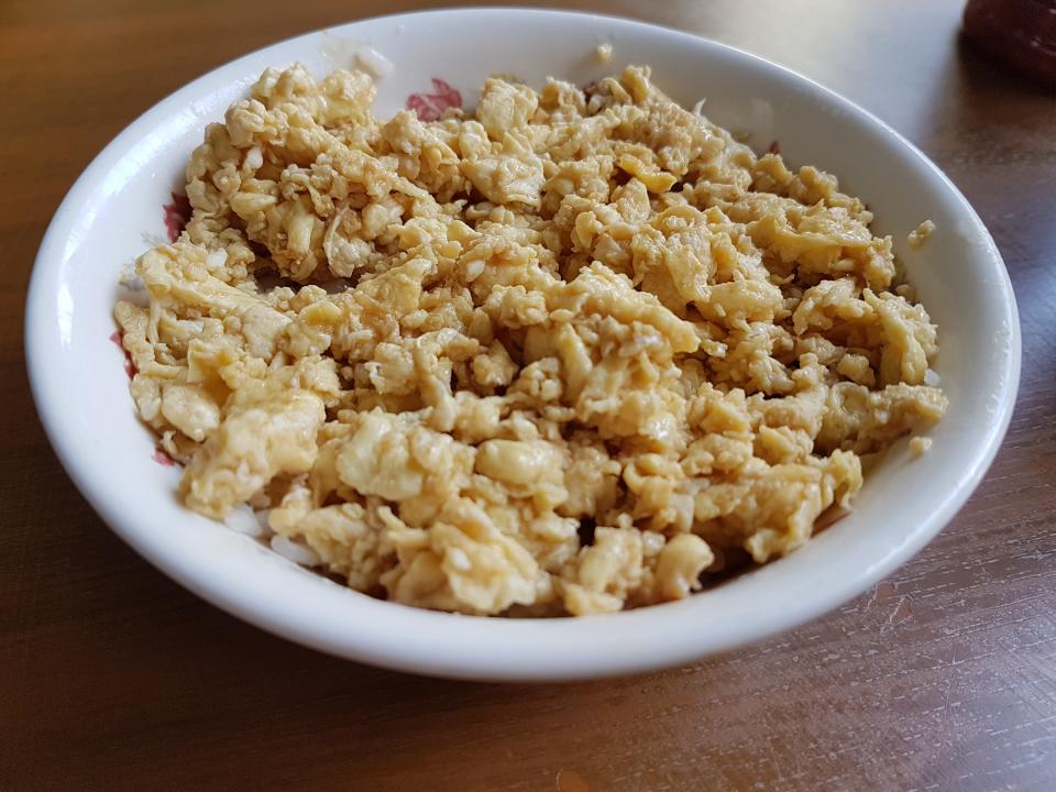 ▲蛋飯(30元)組成簡單，醬油炒蛋搭配白飯就是斗六人熟悉的好味道。