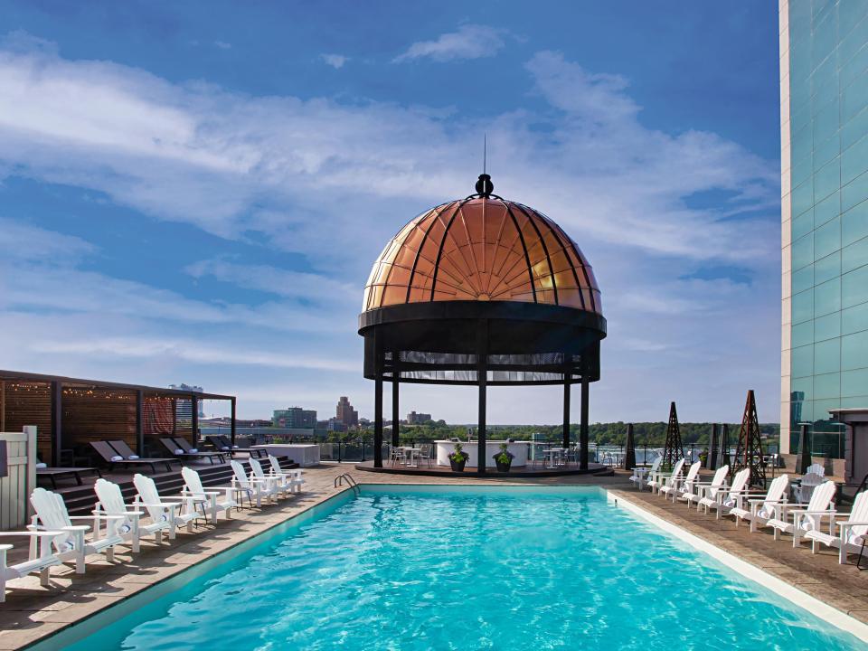 Pool at Sheraton Fallsview