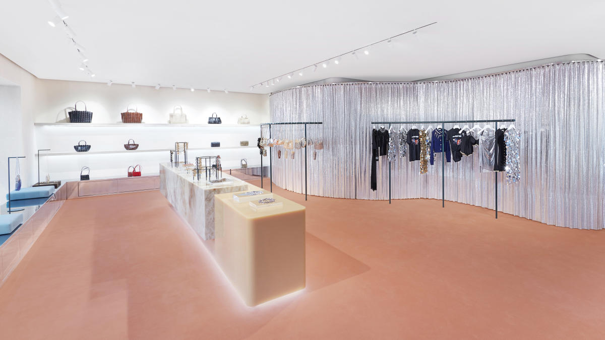 Reopening of the Louis Vuitton Montaigne boutique - en - Say Who