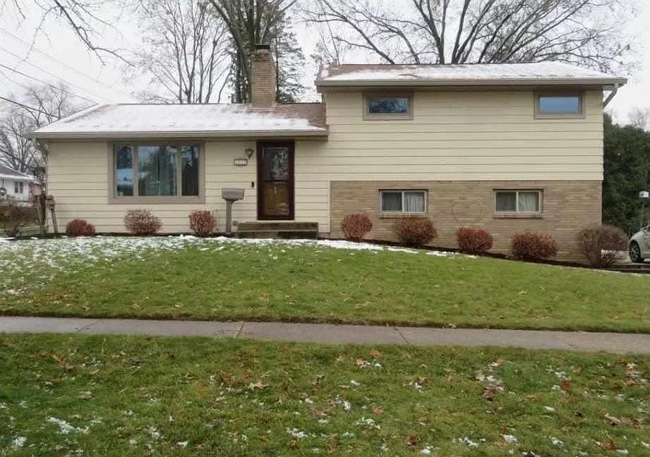 This home at 1717 Valley View Drive in Freeport sold for $164,000 on Dec. 28, 2023.