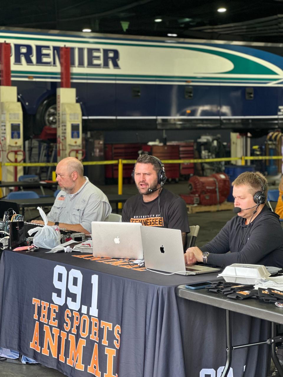The Erik Ainge Show, hosted by the former UT and NFL quarterback (center), did a live broadcast.