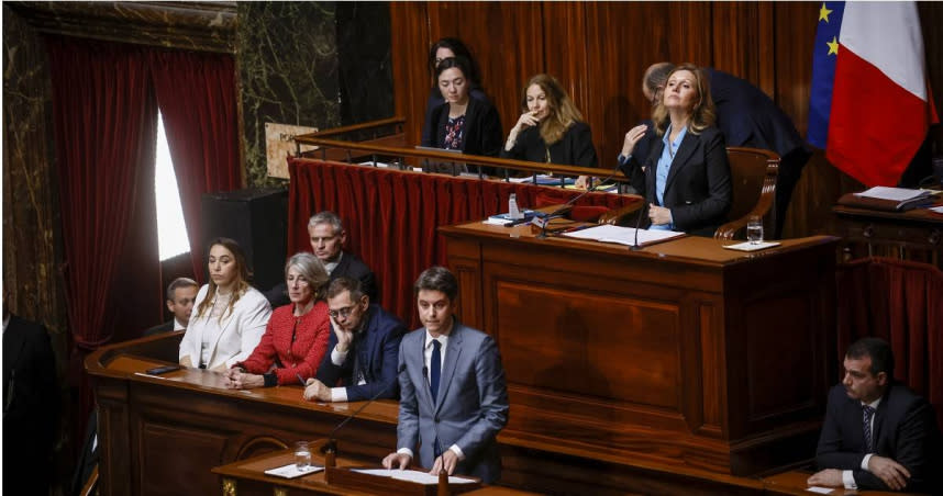 法國立法者聚集在凡爾賽宮進行歷史性投票，試圖將墮胎權寫入憲法。（圖／達志／美聯社）