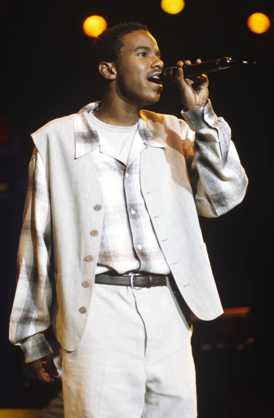 The singer performs during KMEL Summer Jam at Shoreline Amphitheatre on Aug. 13, 1994 in Mountain View, California. (Tim Mosenfelder / Getty Images)