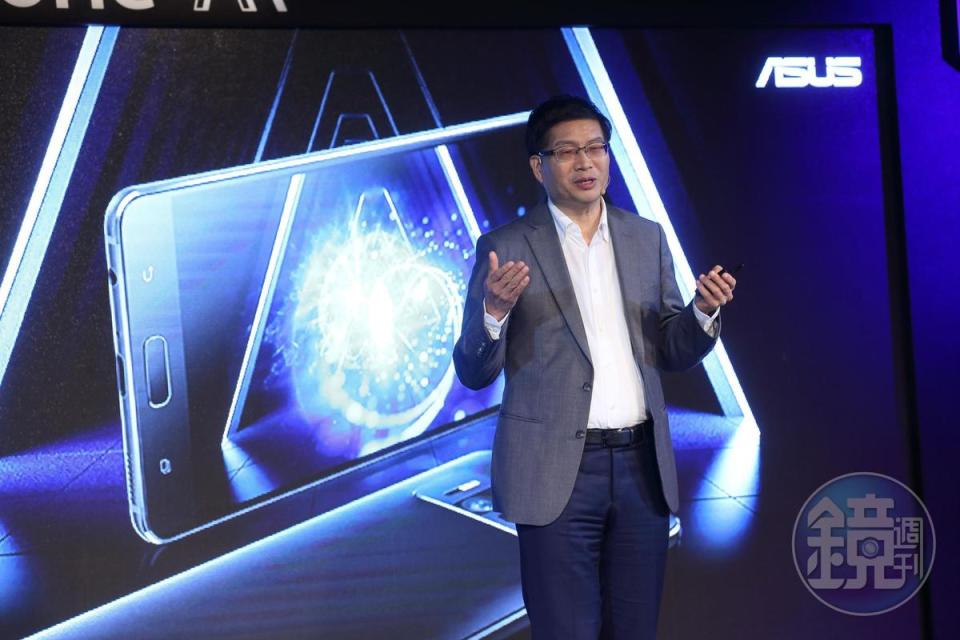 沈振來帶領團隊推出ZenFone系列智慧手機，切入高性價比市場獲得市場青睞。