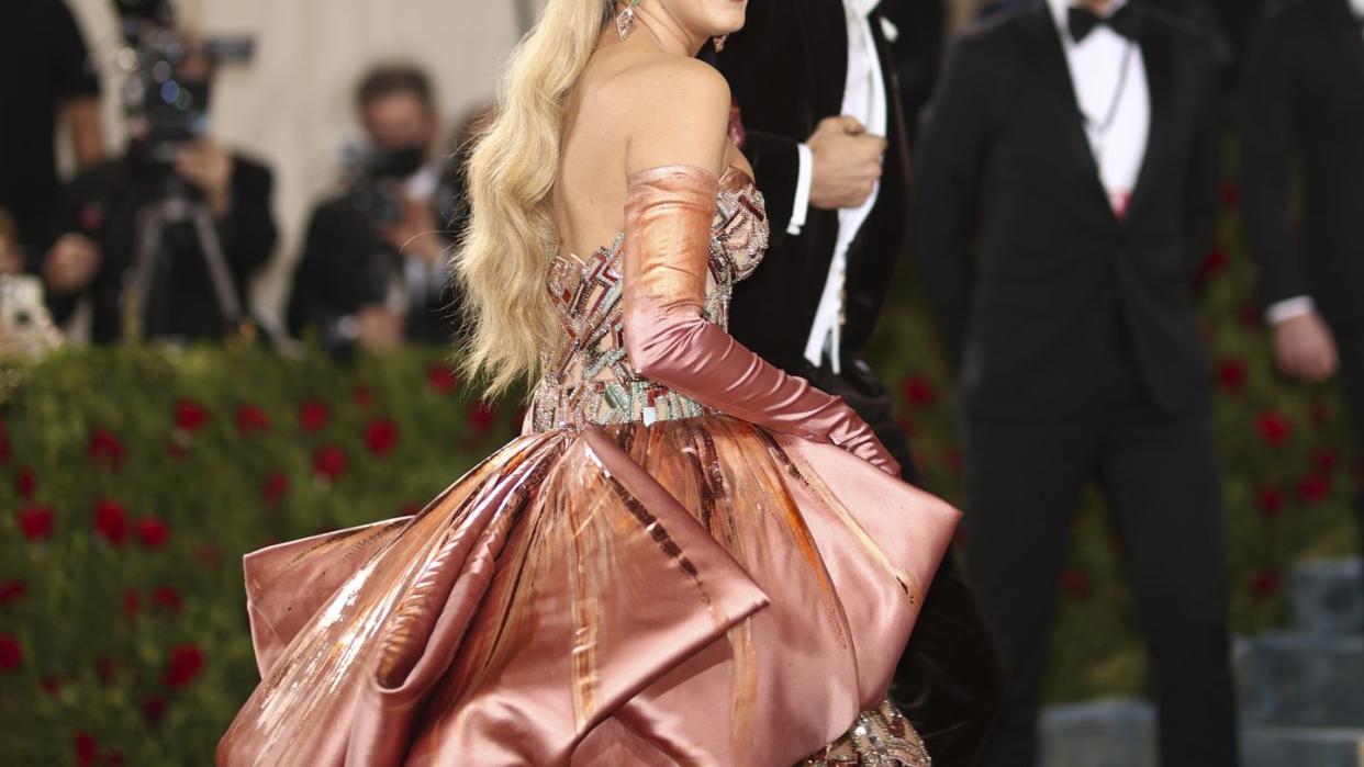 the 2022 met gala in america an anthology of fashion red carpet arrivals