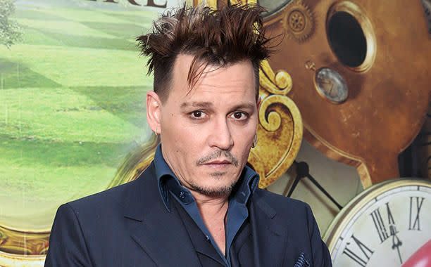 <p>Depp expresó sus temores acerca de una presidencia Trump en mayo, diciendo en una entrevista con Canal 5 de Noticias de Londres: “Si Trump es elegido Presidente de los Estados Unidos, de una manera histórica es emocionante, porque vamos a ver al último Presidente de los Estados Unidos. Simplemente no va a funcionar después de eso”.</p>