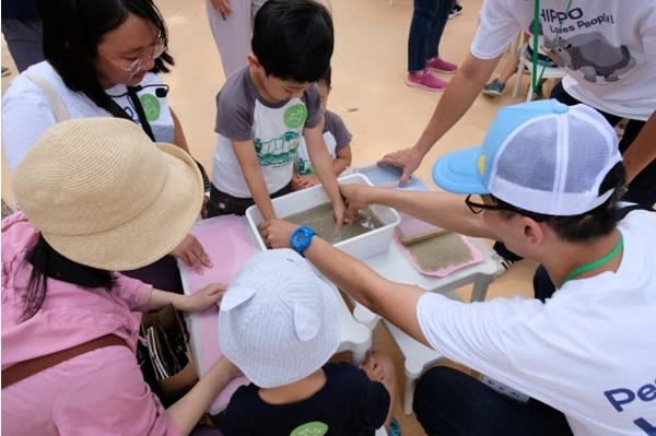 新竹動物園暑假將推出一系列夏令營活動，以老虎、河馬、浣熊和羊駝為主角打造四大課程，歡迎國小一至六年級學童報名，額滿為止。(本報資料照片)